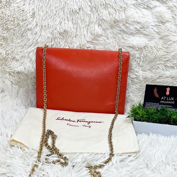 Authentic Salvatore Ferragamo Vara Ginny Leather Crossbody Bag in RED - Picture 4 of 7